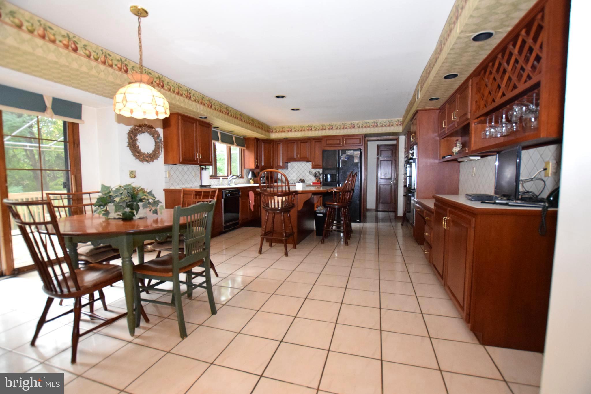 346 Darlington Road Media, PA 19063 - Photo 19 of 60 Kitchen with Breakfast Area