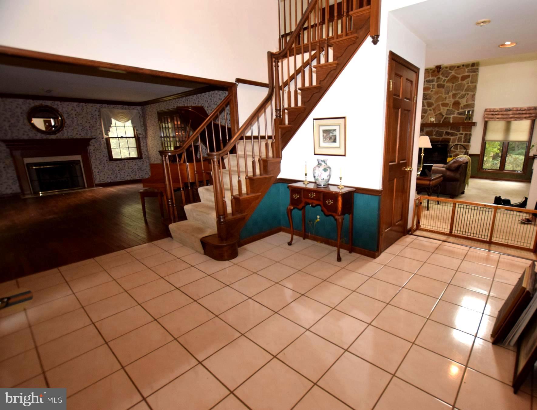 346 Darlington Road Media, PA 19063 - Photo 3 of 60 Foyer