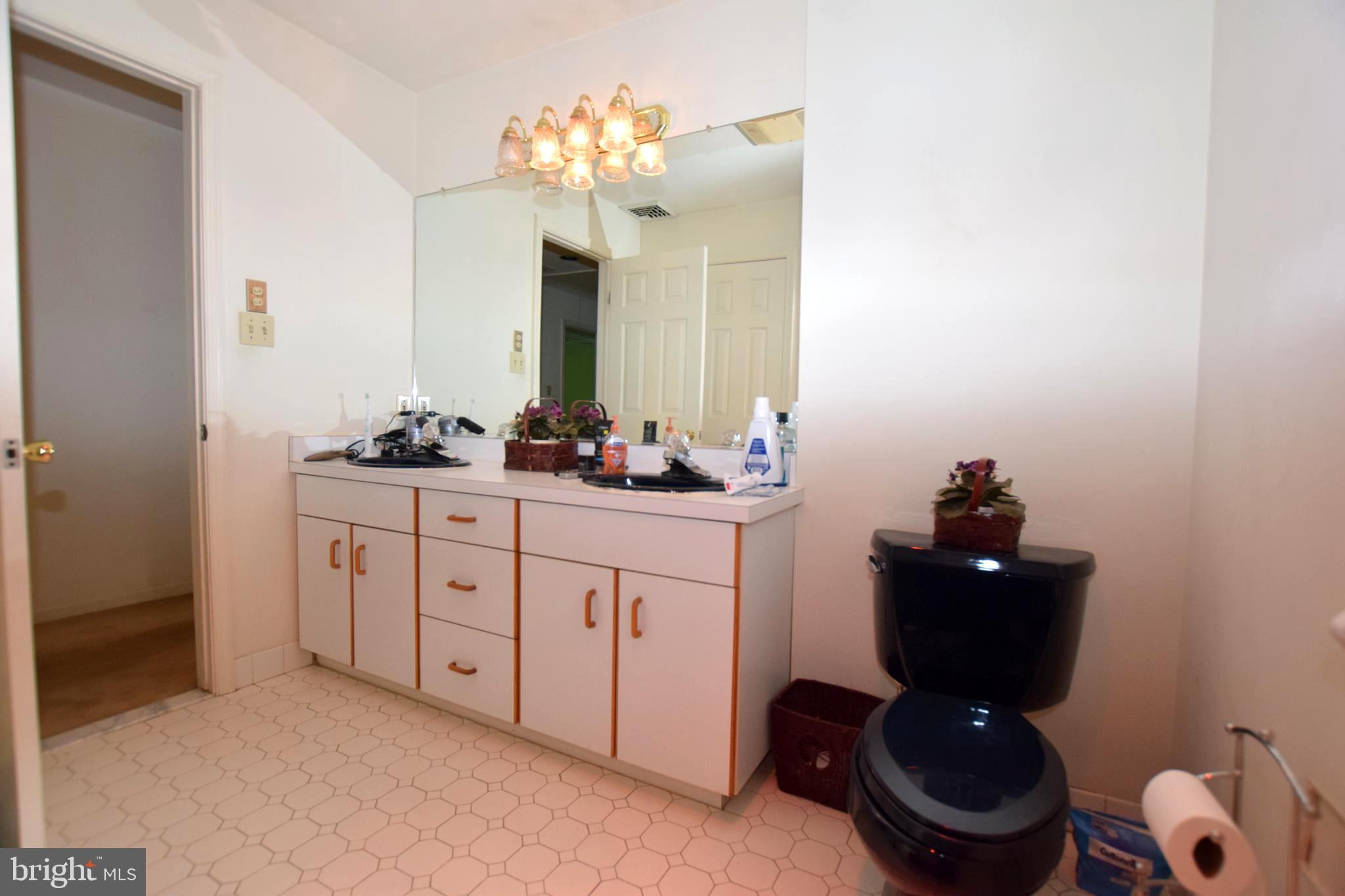 346 Darlington Road Media, PA 19063 - Photo 34 of 60 Hall Bath