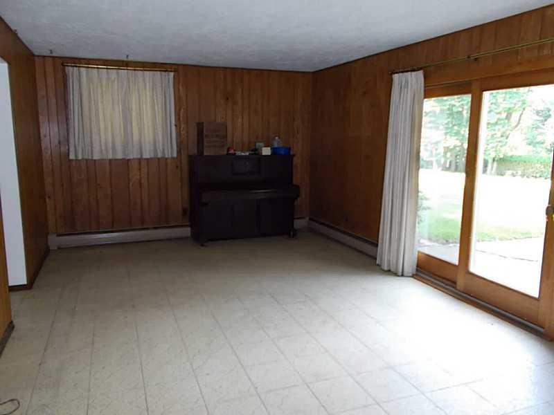 143 Maple Drive Spring Church, PA 15686 - Photo 14 of 21 Den/Family/Great Room.