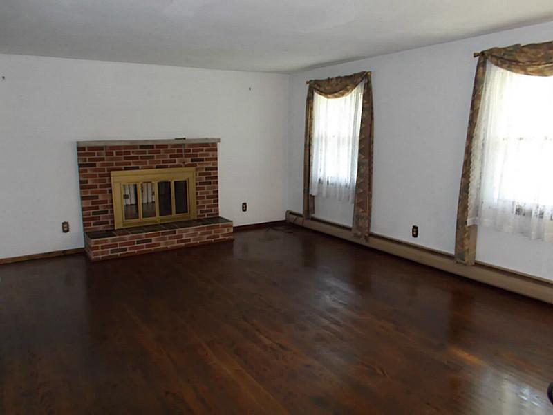 143 Maple Drive Spring Church, PA 15686 - Photo 3 of 21 Living Room.