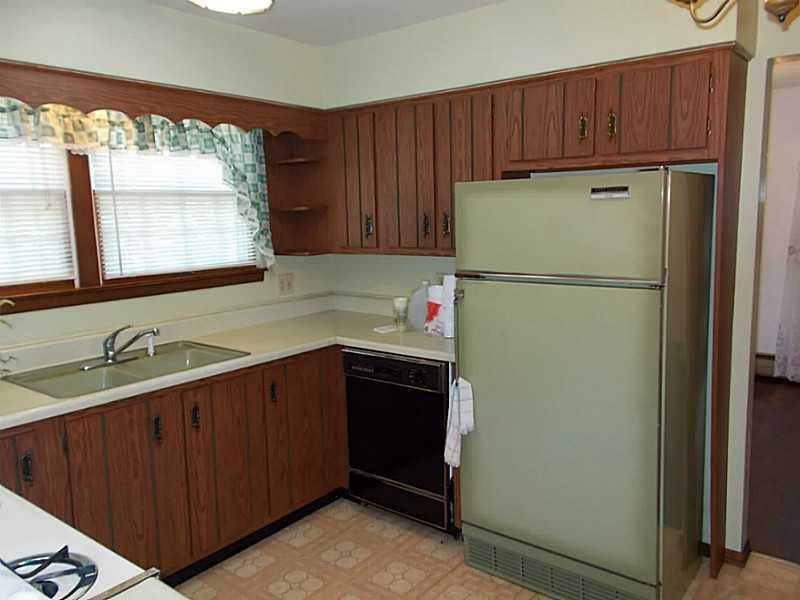 143 Maple Drive Spring Church, PA 15686 - Photo 5 of 21 Kitchen.