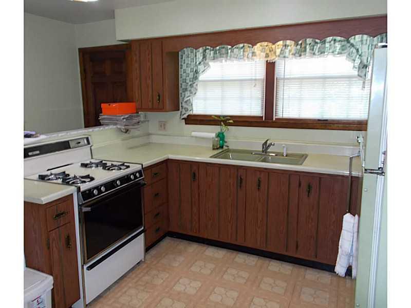 143 Maple Drive Spring Church, PA 15686 - Photo 6 of 21 Kitchen.