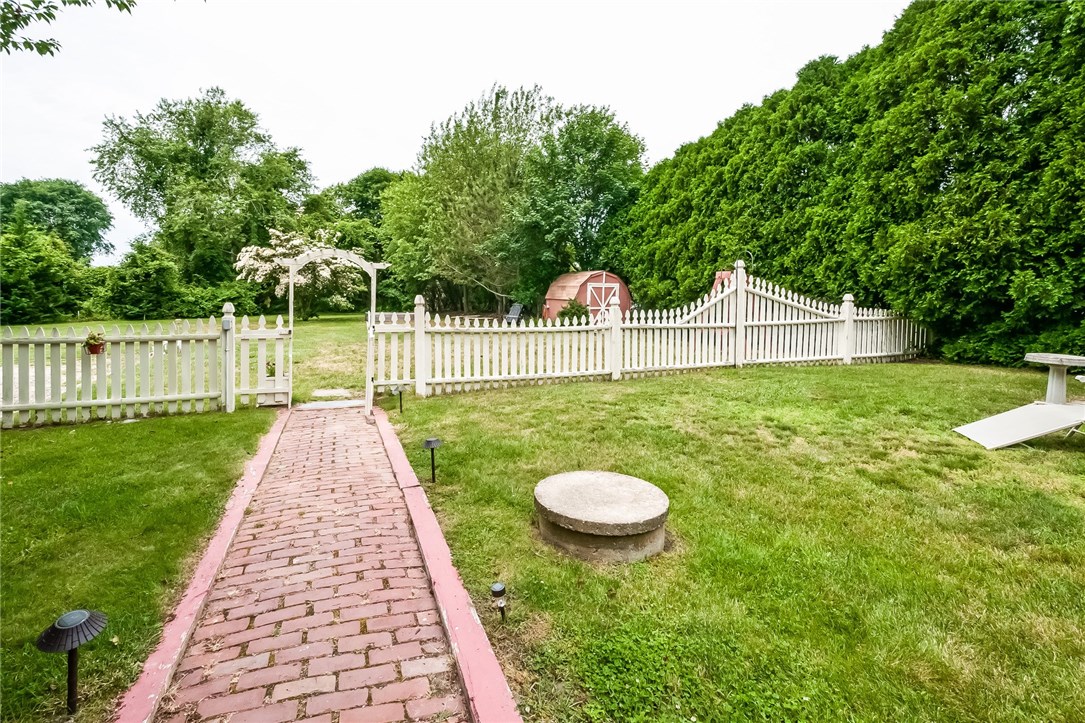 298 Beavertail Road Jamestown, RI 02835 - Photo 23 of 34