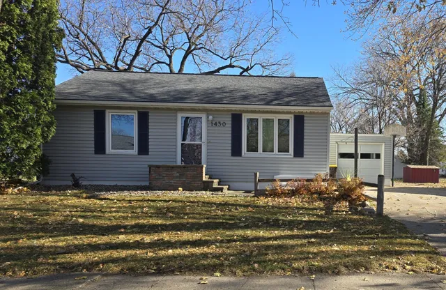 $194,900 | 1430 North Park Street, Fairmont, MN 56031