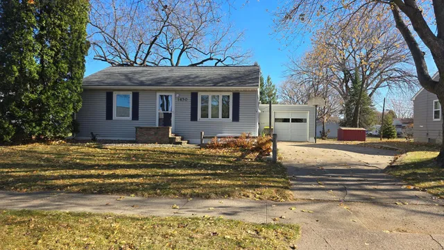 $194,900 | 1430 North Park Street, Fairmont, MN 56031