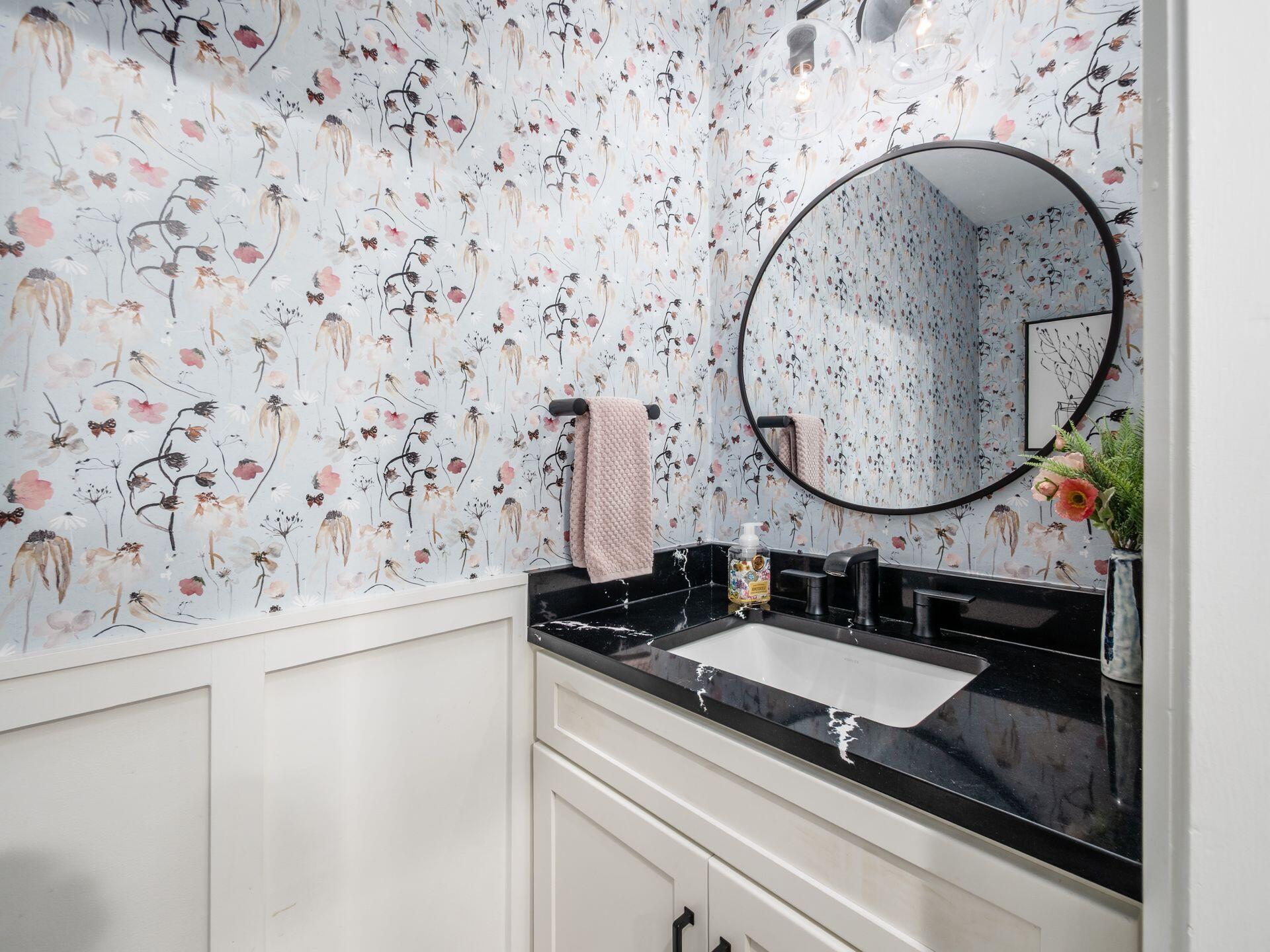 180 South Ardmore Road Columbus, OH 43209 - Photo 20 of 45 Half Bathroom - First Floor