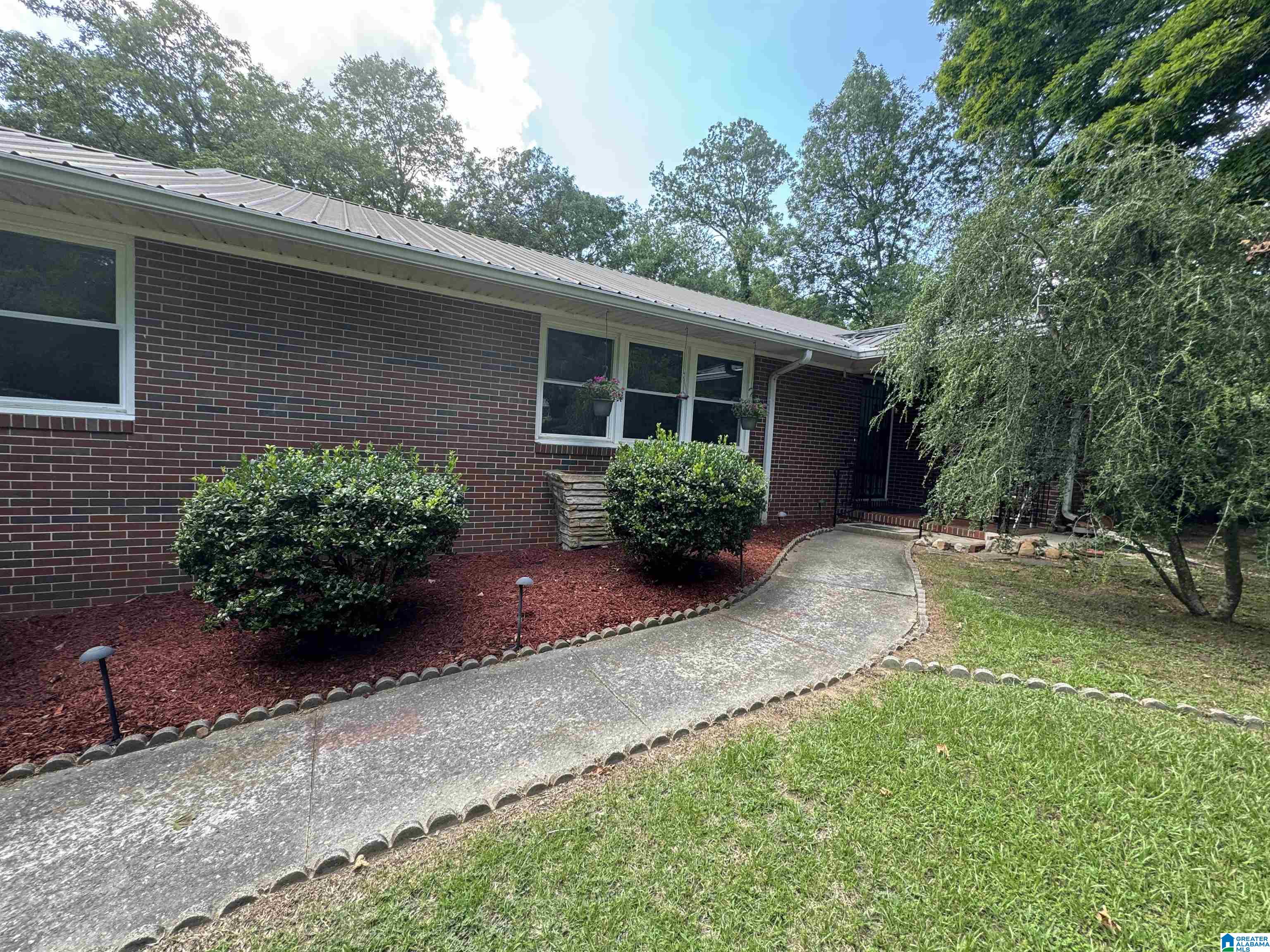 300 Crestview Road Anniston, AL 36207 - Photo 2 of 48