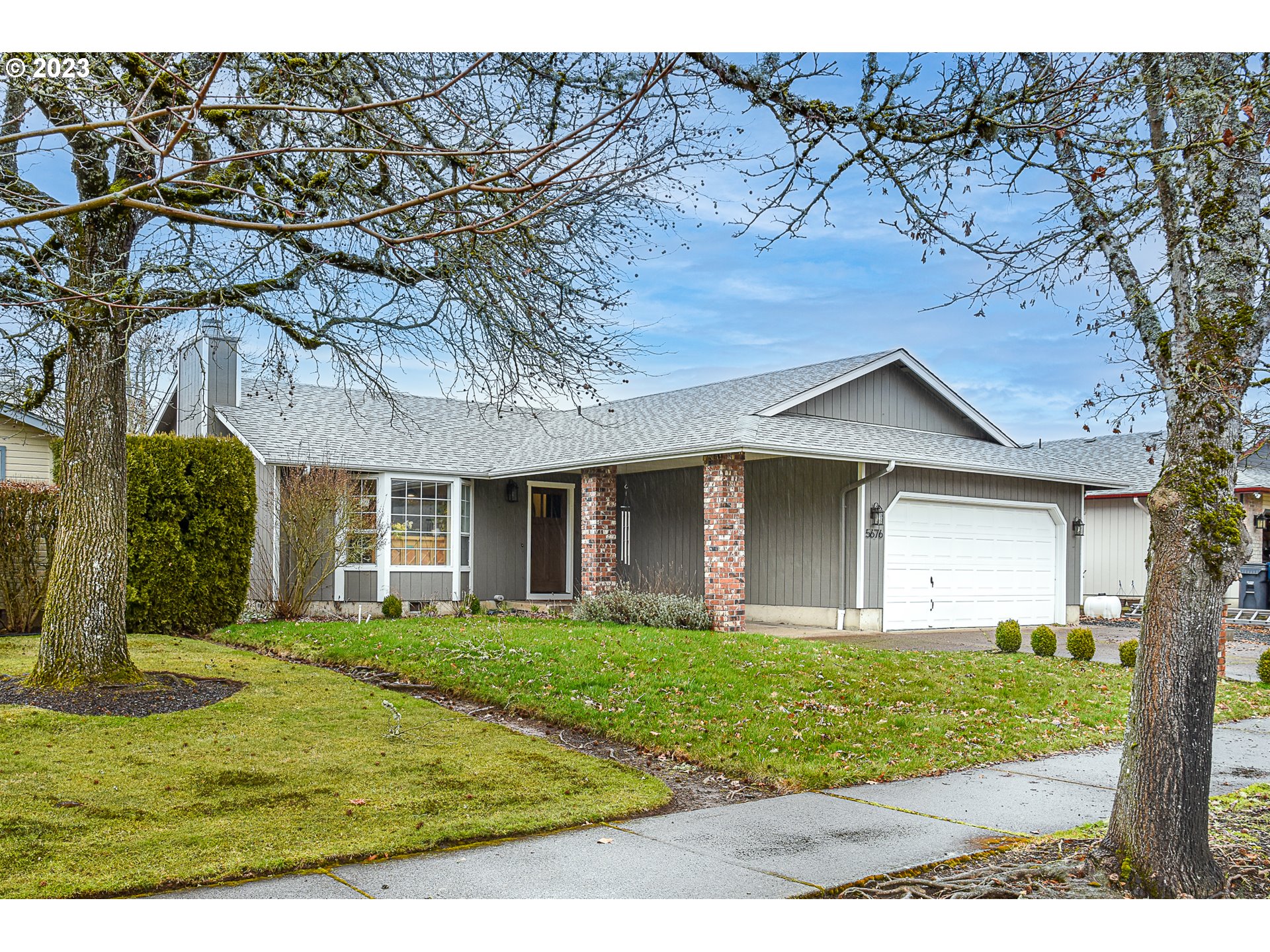 5676 D Street Springfield, OR 97478 - Photo 2 of 29 a front view of a house with garden