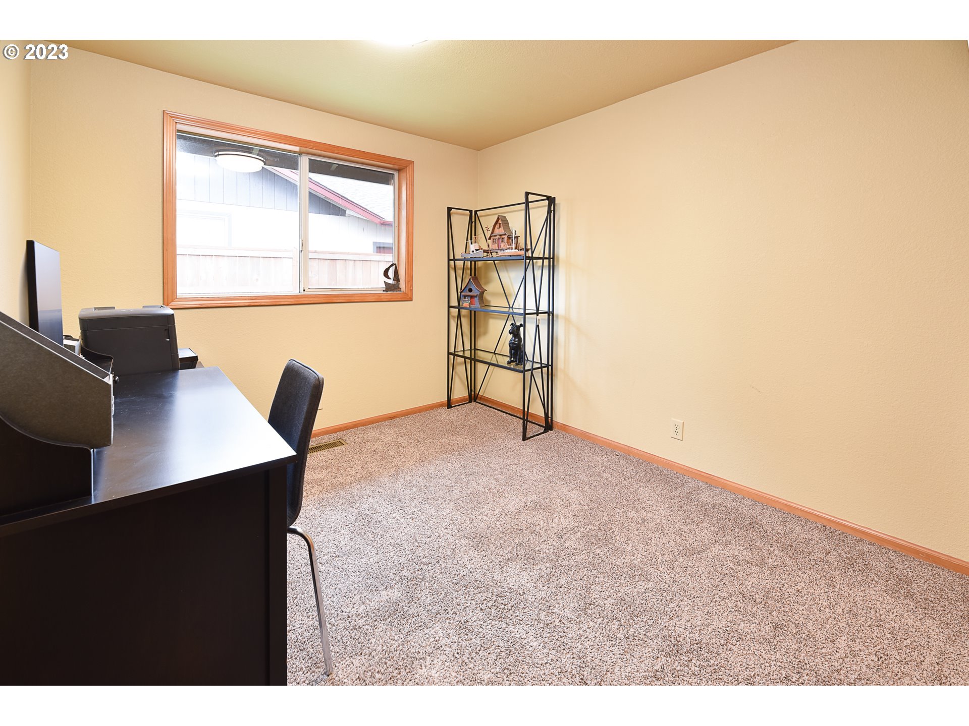 5676 D Street Springfield, OR 97478 - Photo 22 of 29 a workspace with furniture and window