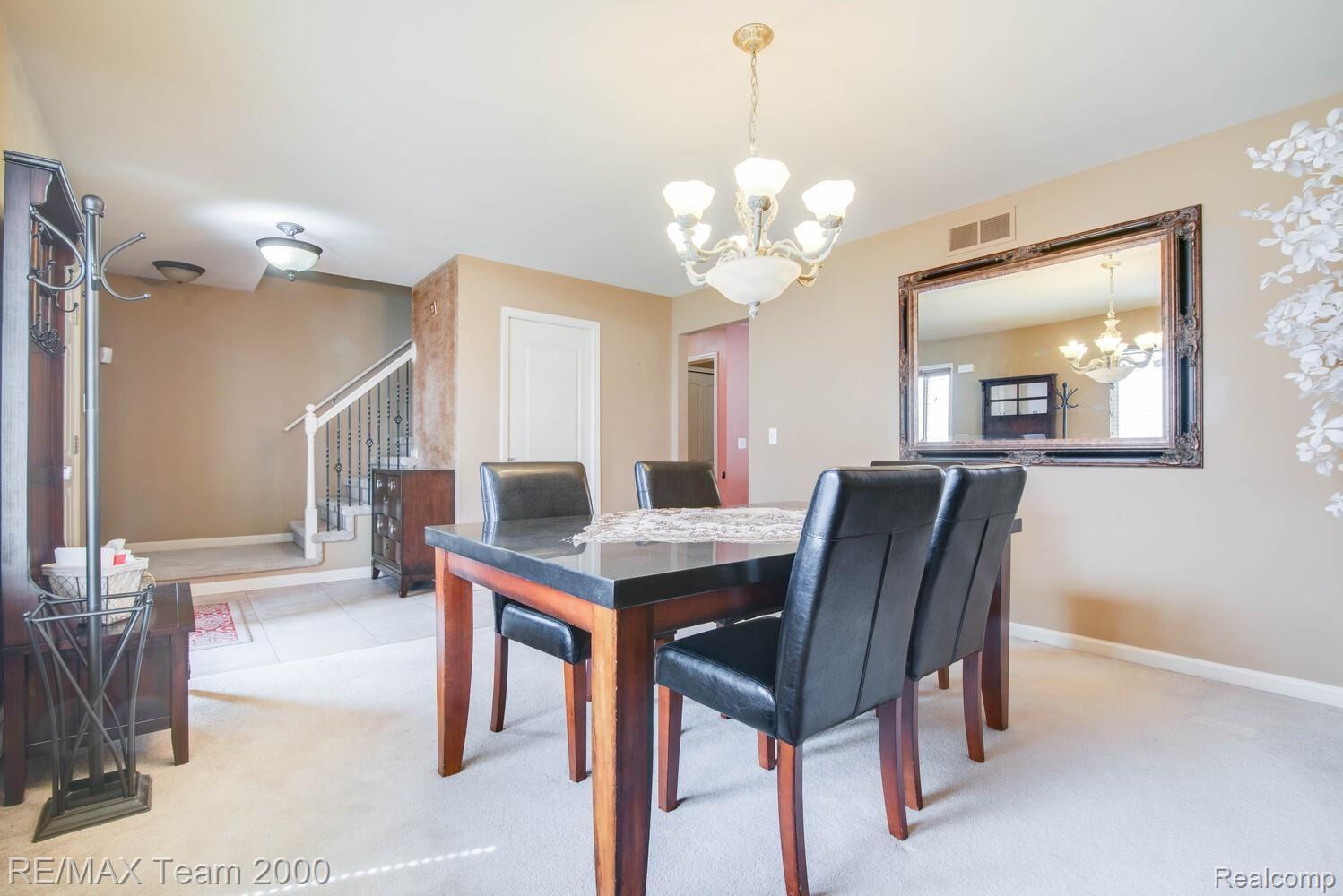 828 Golf Ridge Circle Dundee, MI 48131 - Photo 7 of 37 10_Dining_Room_3_mls.jpg