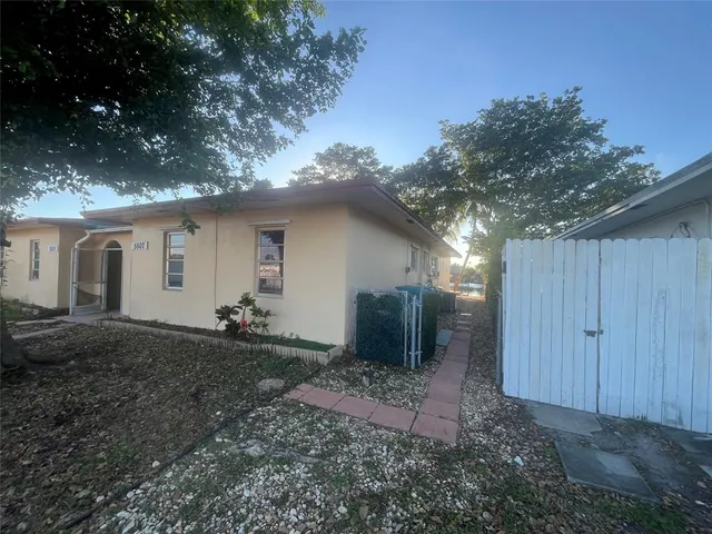 $2,840 | 5507 Southwest 24th Avenue, Fort Lauderdale, FL 33312