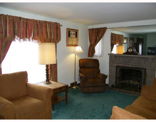 420 Nicholson Road Sewickley, PA 15143 - Photo 3 of 15 Living Room.