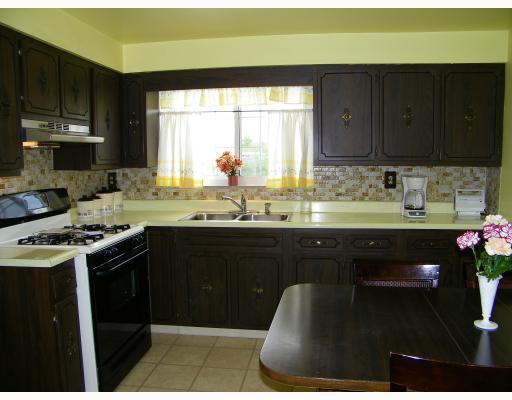 420 Nicholson Road Sewickley, PA 15143 - Photo 6 of 15 Kitchen. Eat-in kitchen with ceramic tile backsplash.