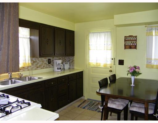 420 Nicholson Road Sewickley, PA 15143 - Photo 7 of 15 Kitchen.