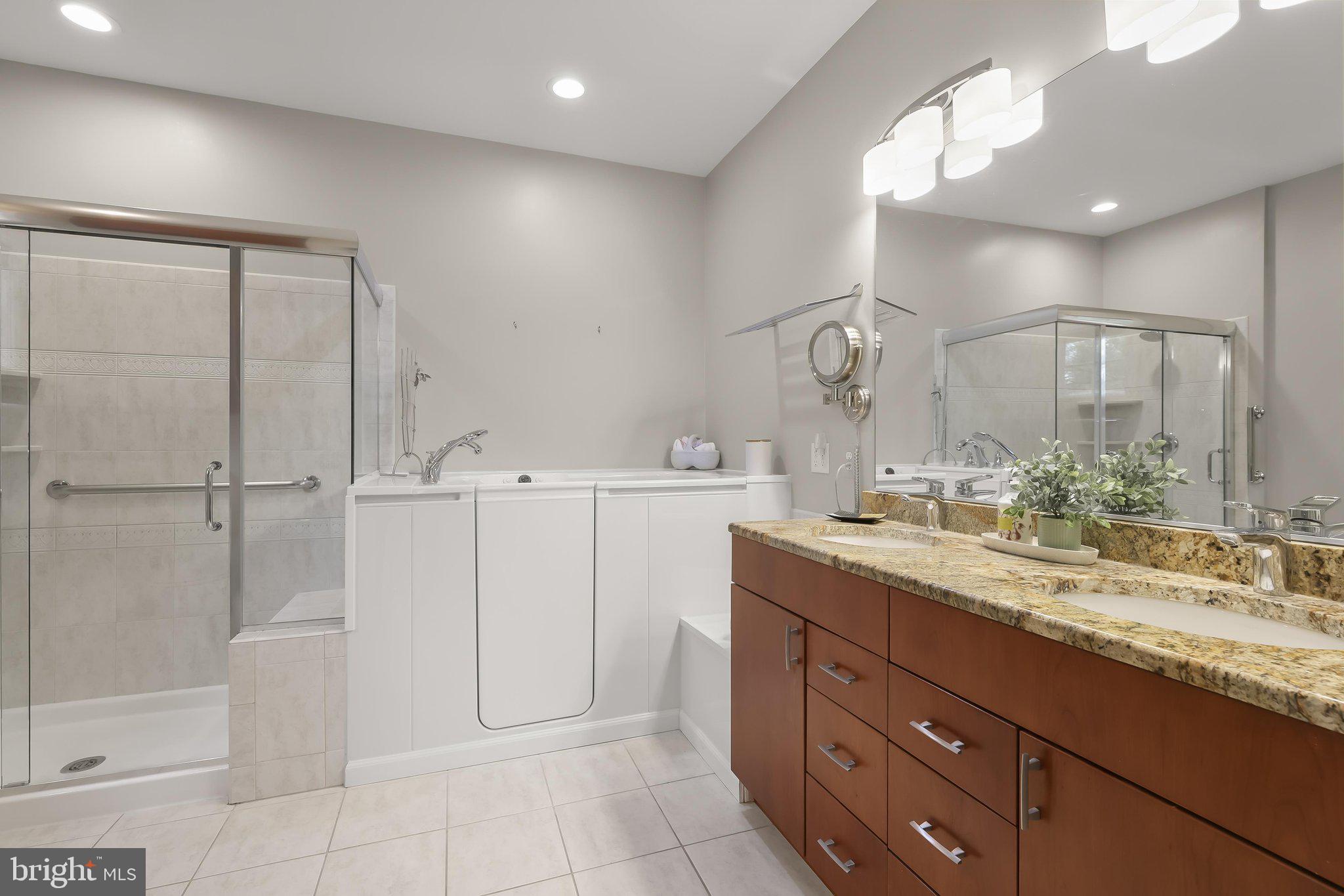 4415 Summer Grape Road, Unit 4415 Pikesville, MD 21208 - Photo 28 of 87 Primary En-suite Bathroom