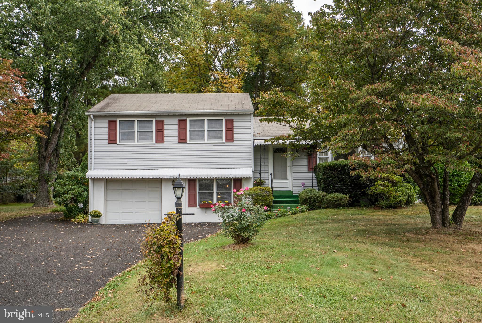 77 Duane Road Doylestown, PA 18901 - Photo 3 of 35