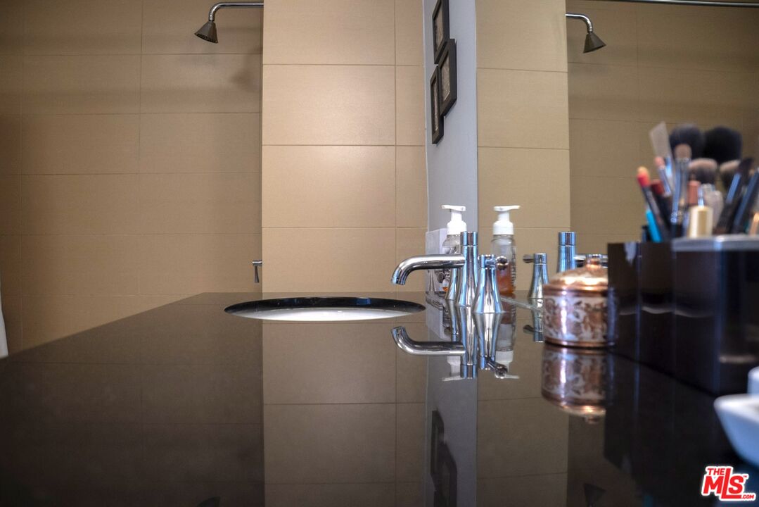 460 South Spring Street, Unit 514 Los Angeles, CA 90013 - Photo 20 of 50 a close view of water heater room