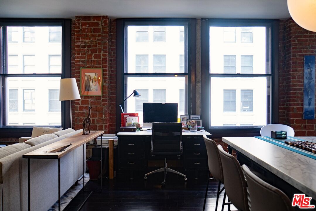 460 South Spring Street, Unit 514 Los Angeles, CA 90013 - Photo 29 of 50 a dining room with a window