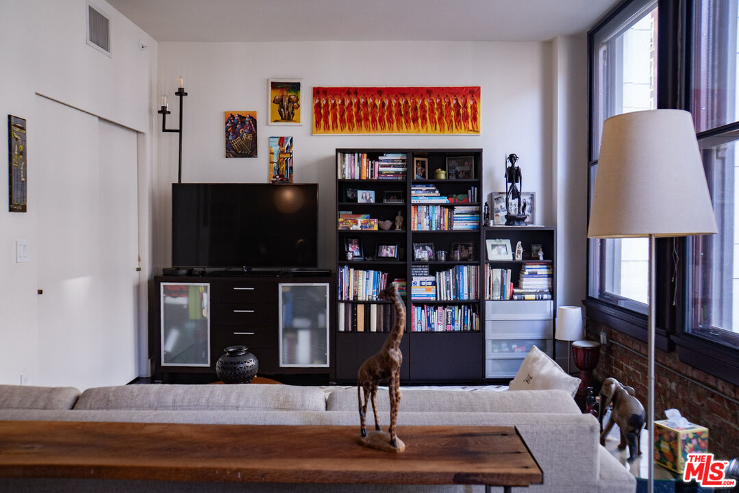 460 South Spring Street, Unit 514 Los Angeles, CA 90013 - Photo 7 of 50 a living room with furniture and a flat screen tv