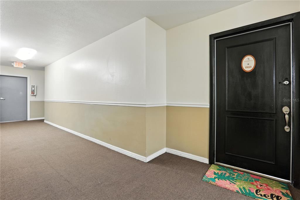 1695 Lee Road, Unit D113 Winter Park, FL 32789 - Photo 2 of 34 an empty room with closet