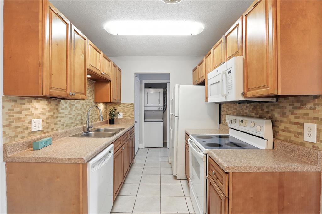 1695 Lee Road, Unit D113 Winter Park, FL 32789 - Photo 4 of 34 a kitchen with a sink stove and cabinets