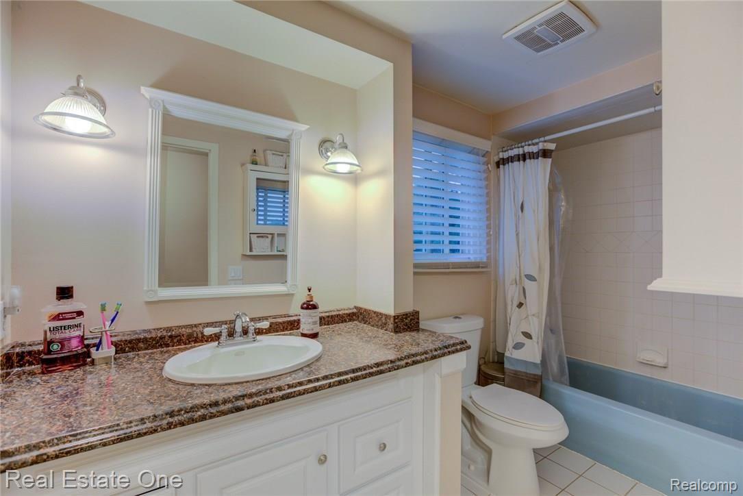 3456 Shaddick Road Waterford, MI 48328 - Photo 13 of 22 -12.jpg