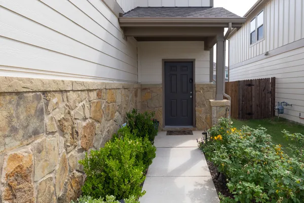 $2,000 | 416 Bella Luna Way, Liberty Hill, TX 78642