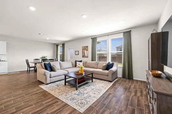 $2,000 | 416 Bella Luna Way, Liberty Hill, TX 78642
