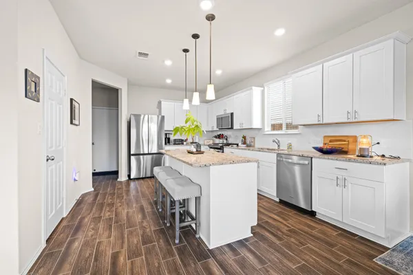 $2,000 | 416 Bella Luna Way, Liberty Hill, TX 78642