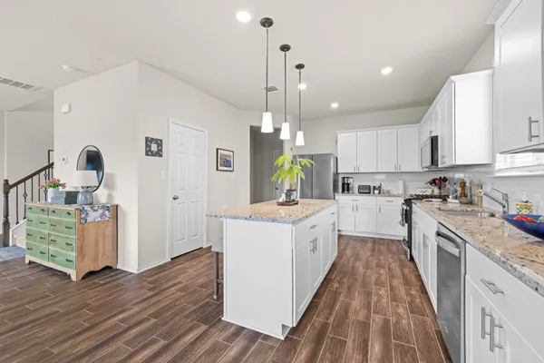 $2,000 | 416 Bella Luna Way, Liberty Hill, TX 78642