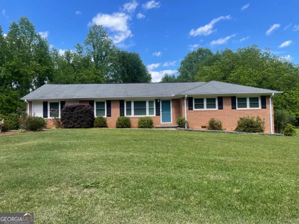 a view of a house with a backyard