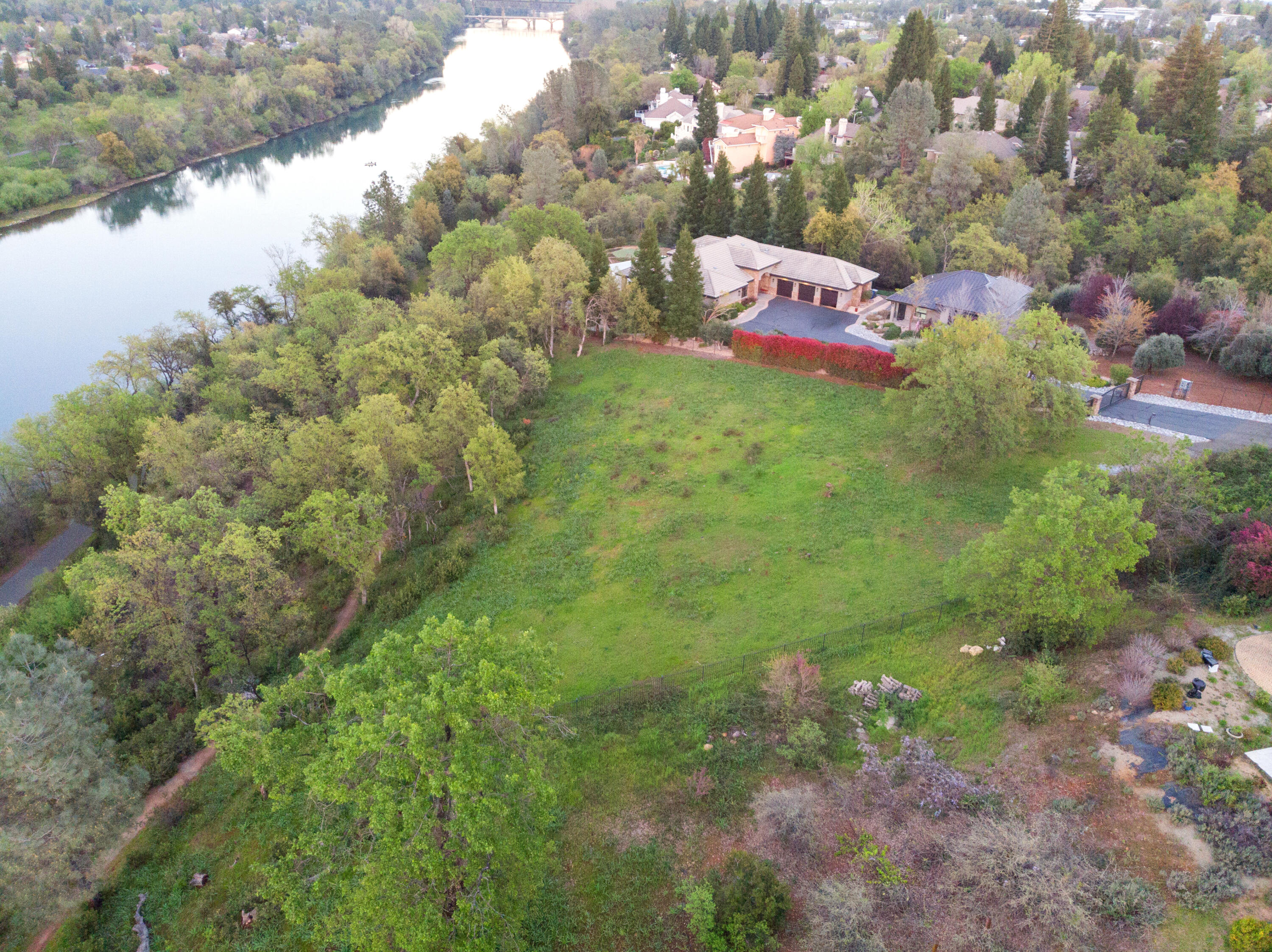 802 Palatine Court Redding, CA 96001 - Photo 5 of 12