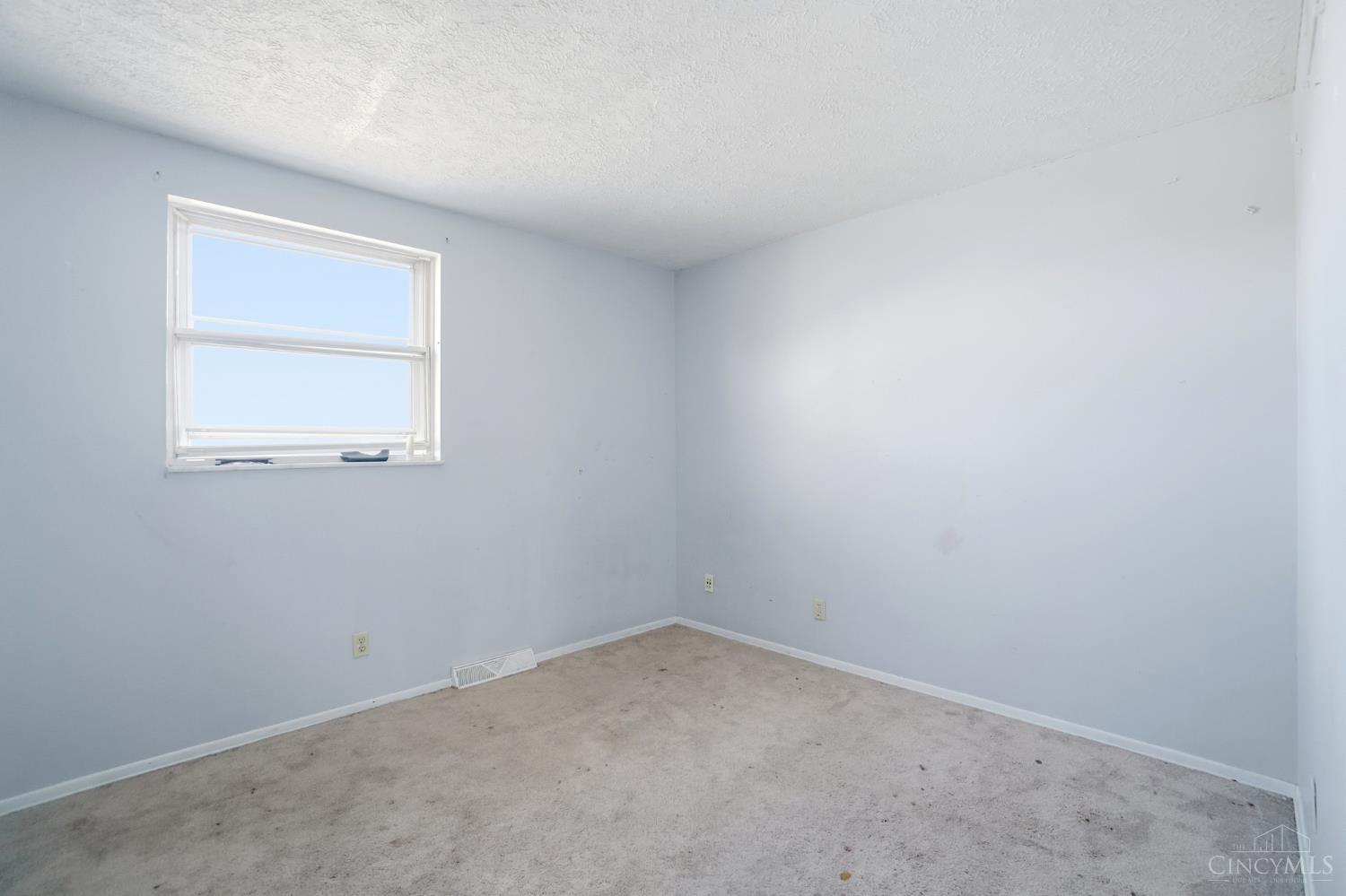 4357 Hubble Road Cincinnati, OH 45247 - Photo 15 of 23