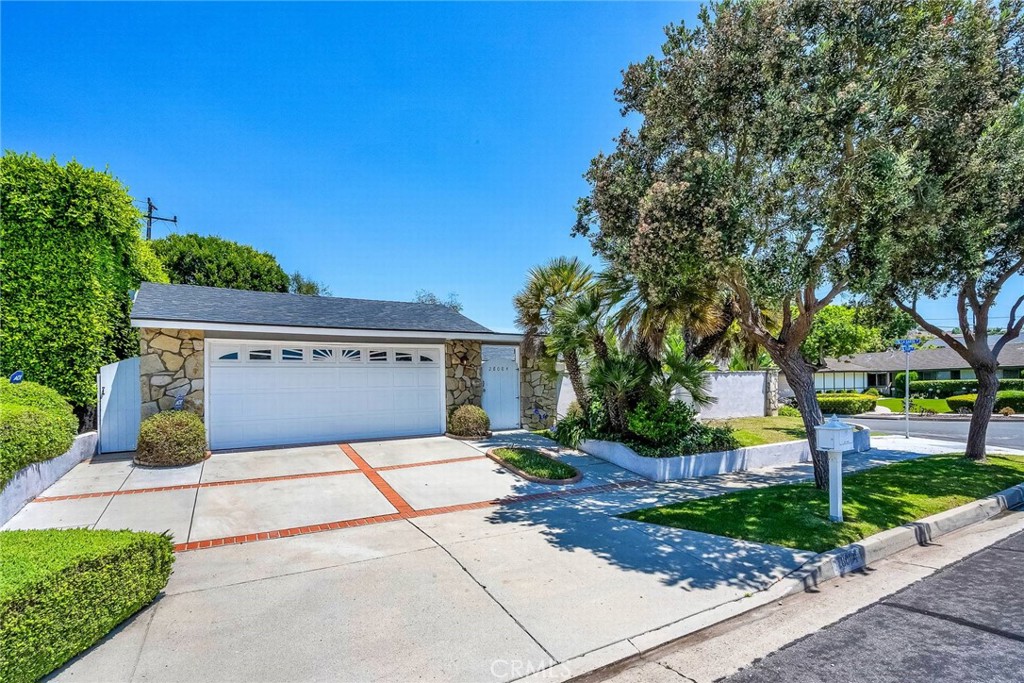 a front view of house with yard