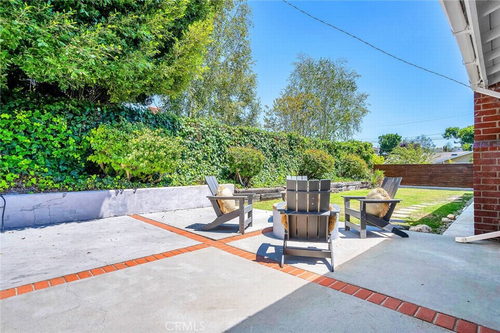 28084 Ella Road Rancho Palos Verdes, CA 90275 - Photo 26 of 38 a view of an outdoor sitting area