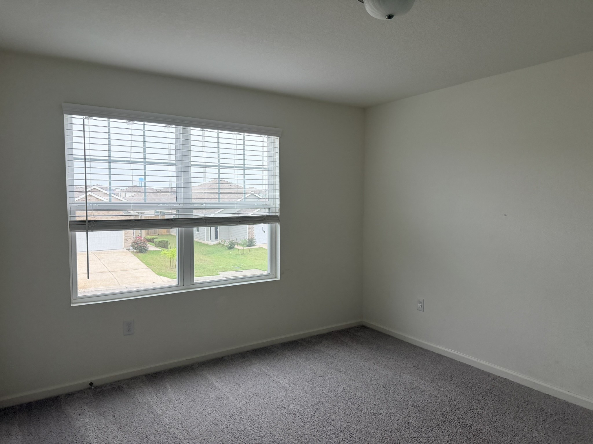 414 Line Of Fire Way Jarrell, TX 76537 - Photo 16 of 30 Gallery Image 16