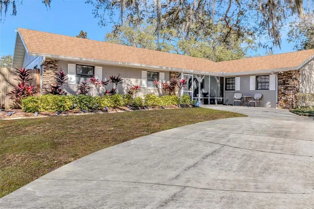 $369,900 | 33301 Coventry Drive, Leesburg, FL 34788