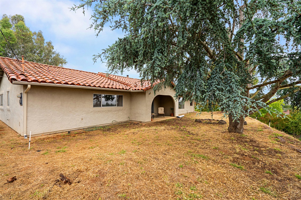 1933 East Mission Road Fallbrook, CA 92028 - Photo 1 of 23