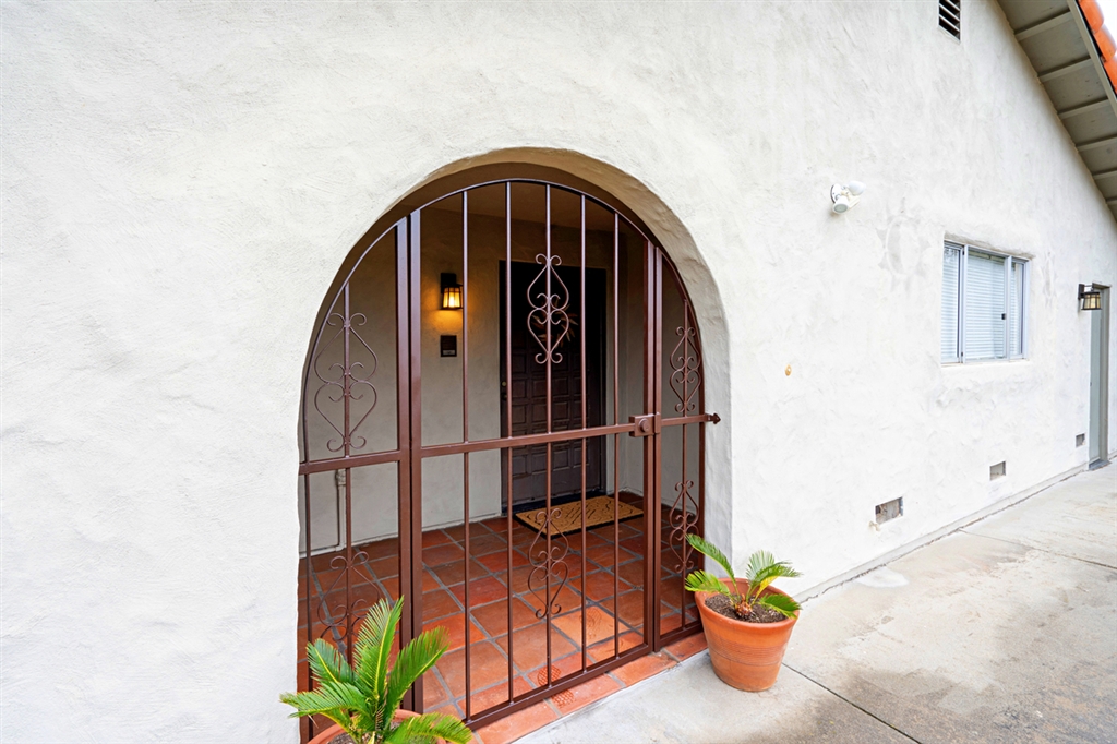 1933 East Mission Road Fallbrook, CA 92028 - Photo 4 of 23