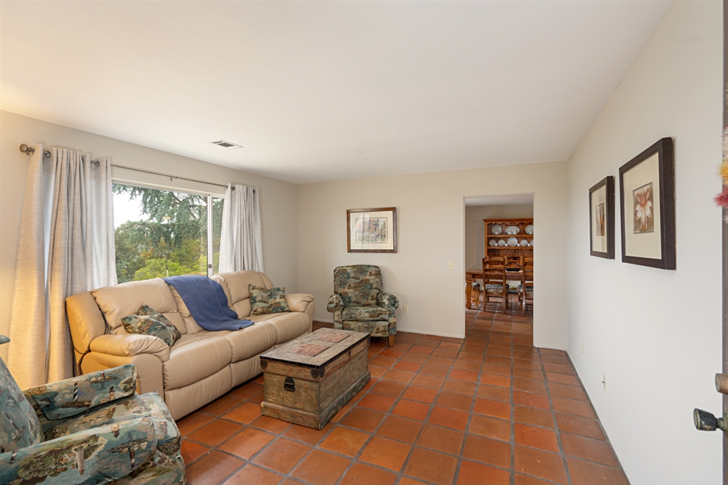 1933 East Mission Road Fallbrook, CA 92028 - Photo 6 of 23