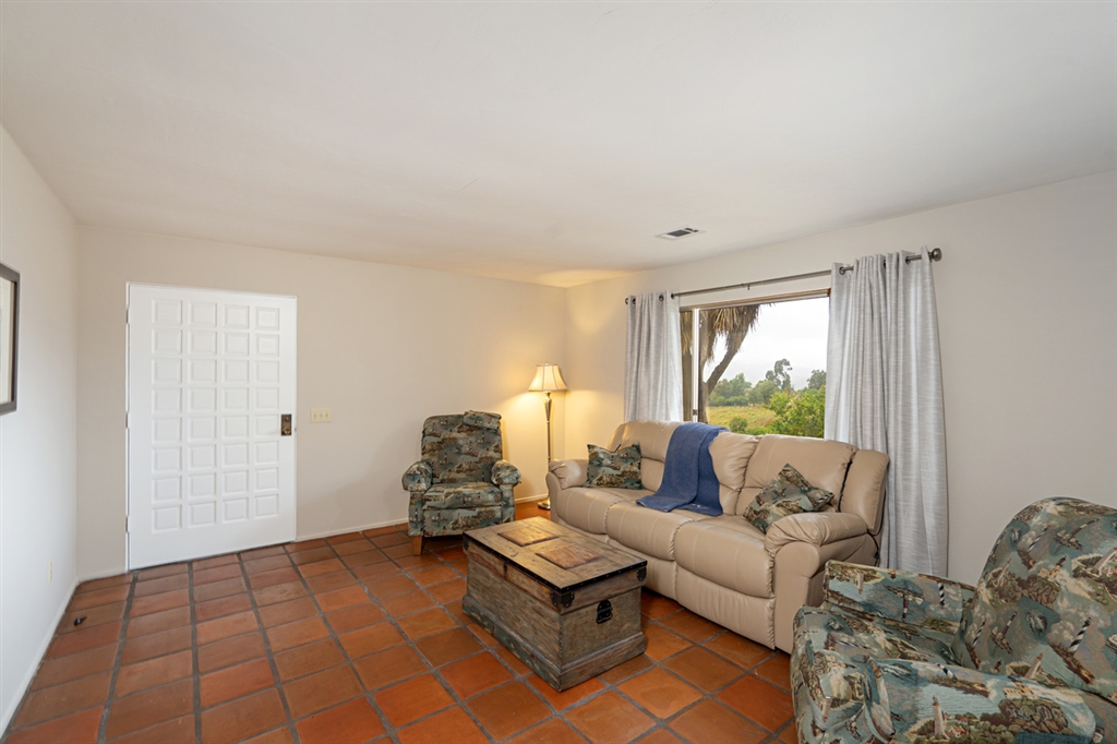 1933 East Mission Road Fallbrook, CA 92028 - Photo 7 of 23