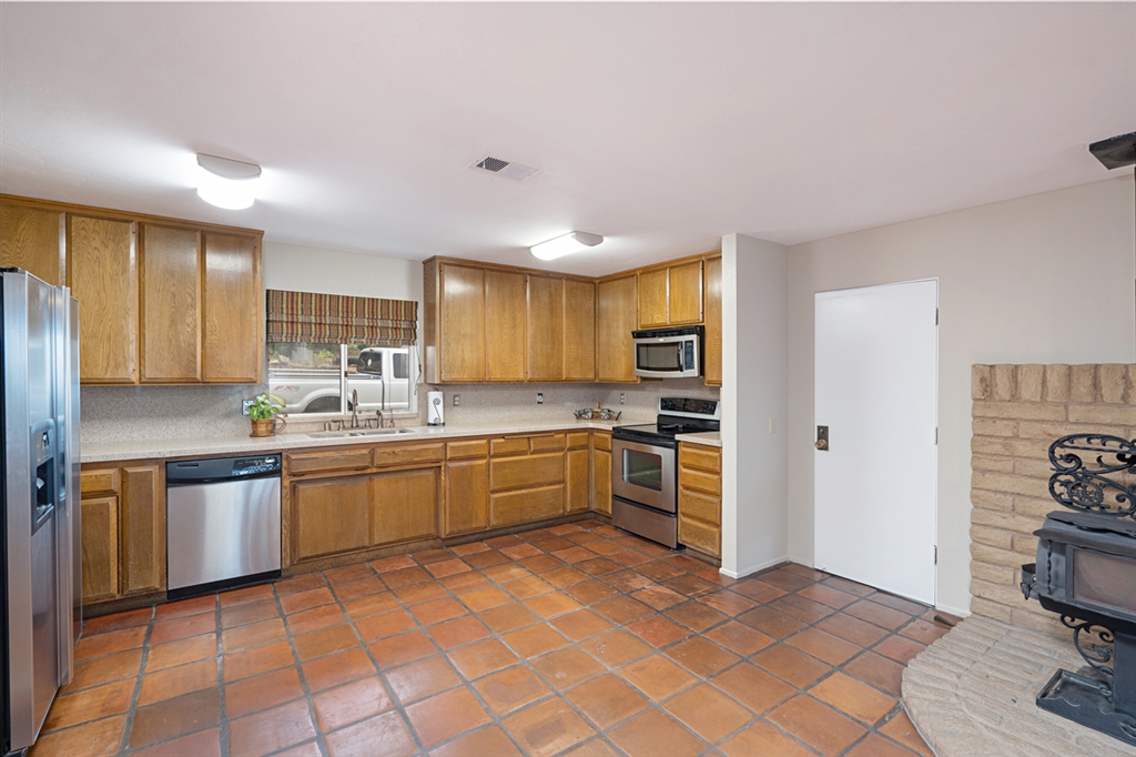 1933 East Mission Road Fallbrook, CA 92028 - Photo 10 of 23