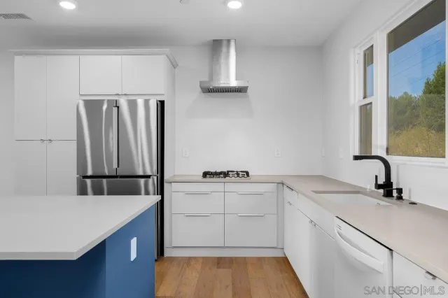 $1,395,000 | 2776 Via Alta Place, San Diego, CA 92108