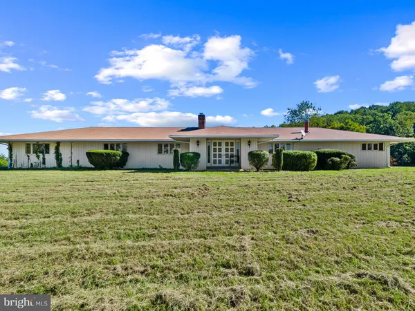 $700,000 | 4567 Lakeside Court, Marshall, VA 20115