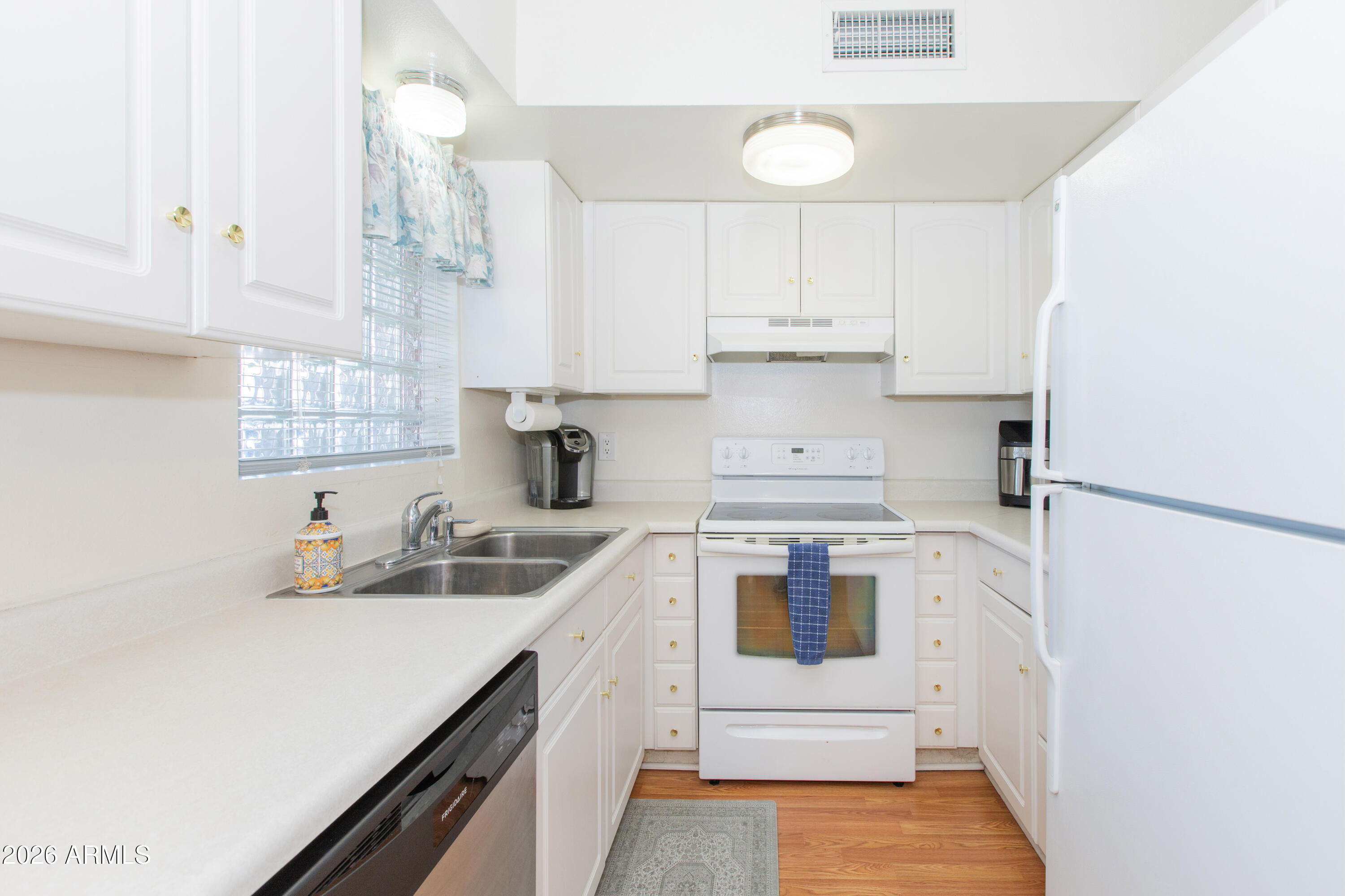 633 South Power Road, Unit 356 Mesa, AZ 85206 - Photo 2 of 38 Kitchen