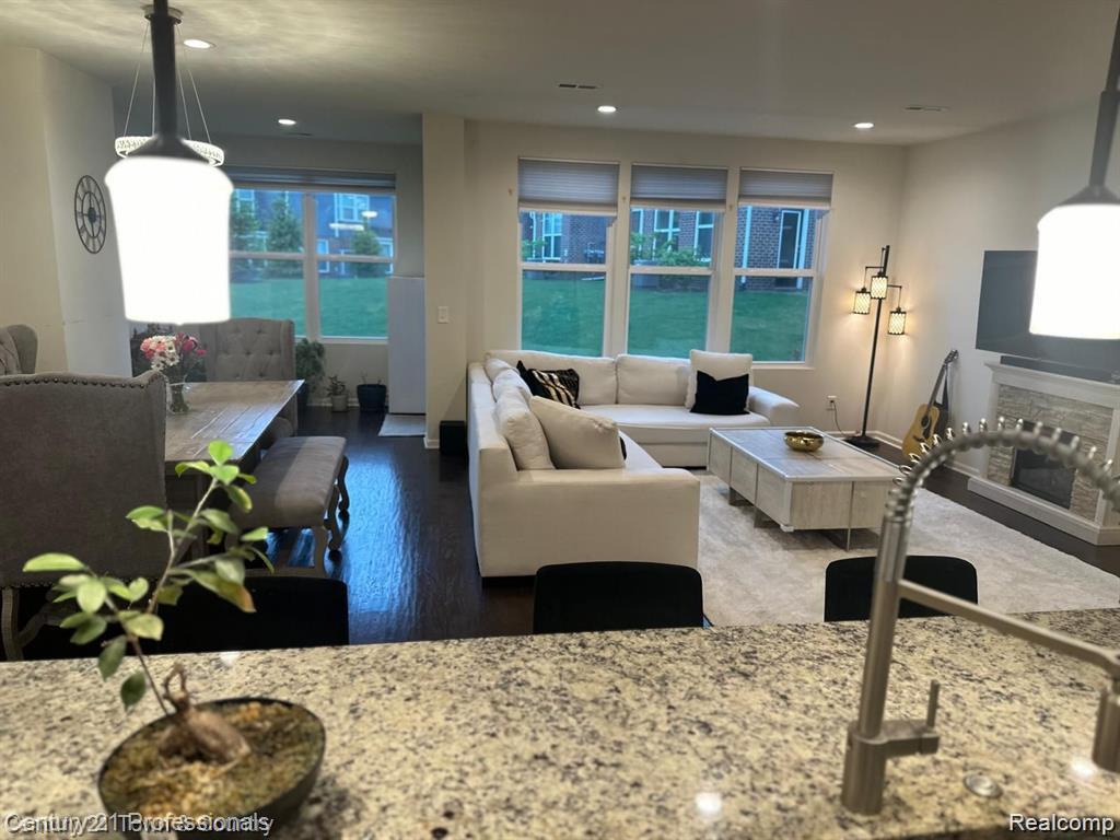 43637 Prospect Lane Novi, MI 48375 - Photo 7 of 13