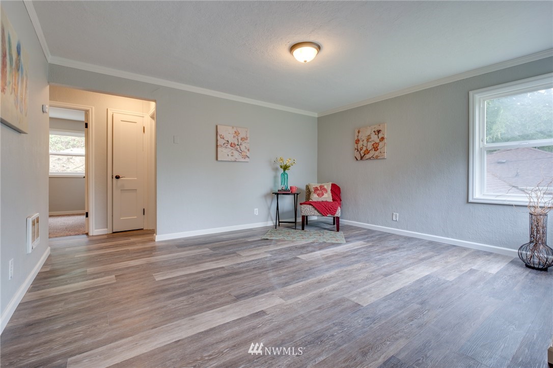 1519 Morgan Road Northwest Bremerton, WA 98312 - Photo 3 of 19 Gallery Image 3