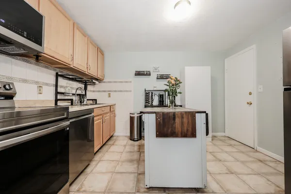 $250,000 | 35 Andrew Street, Unit 30, Manchester, NH 03104