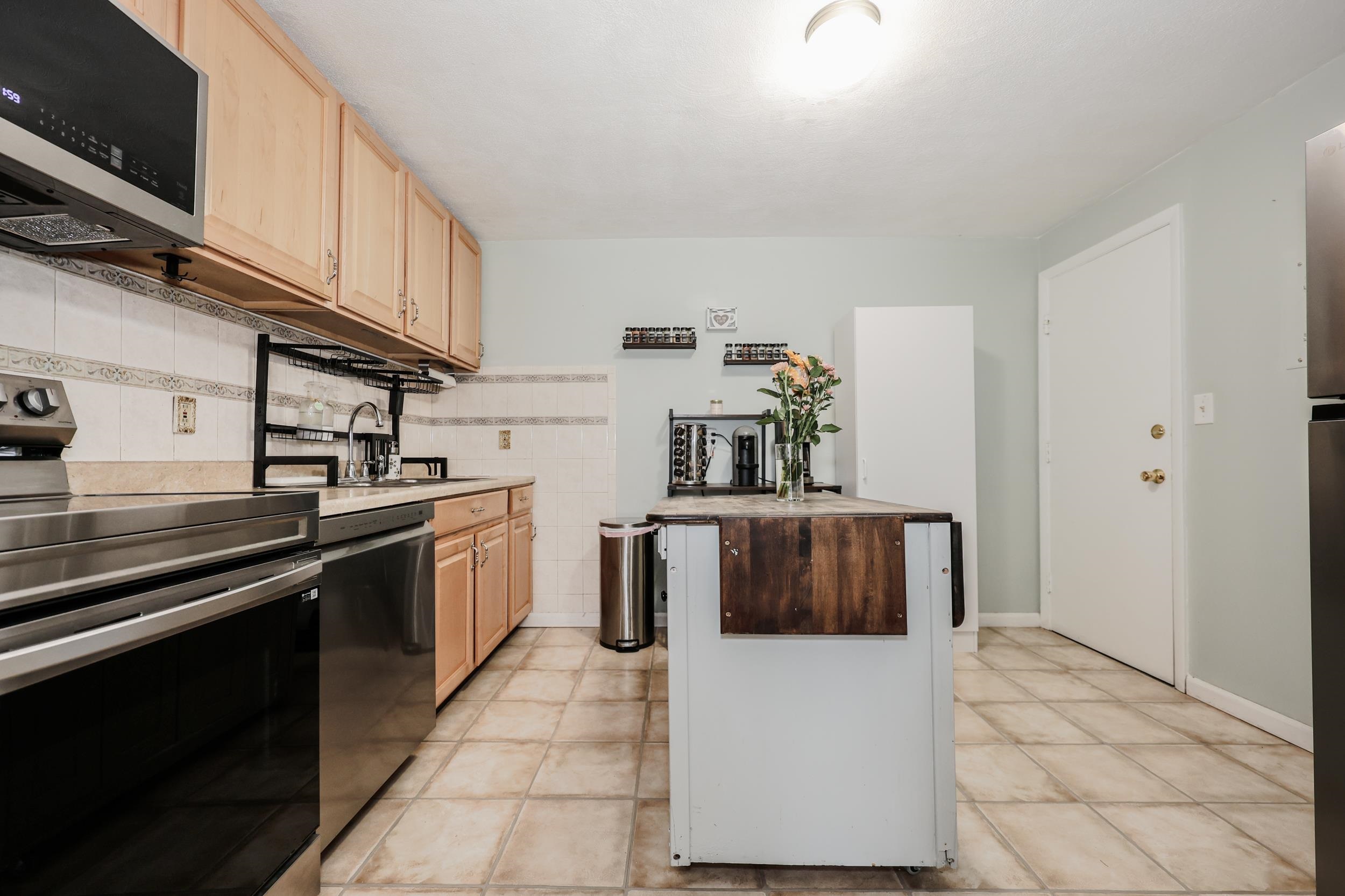 35 Andrew Street, Unit 30 Manchester, NH 03104 - Photo 11 of 26